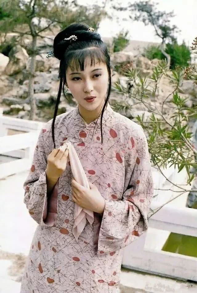 邢岫烟:甘守清贫的好女孩