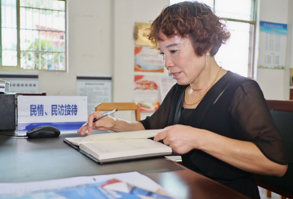 王秀平:更加努力创建优美石明堂