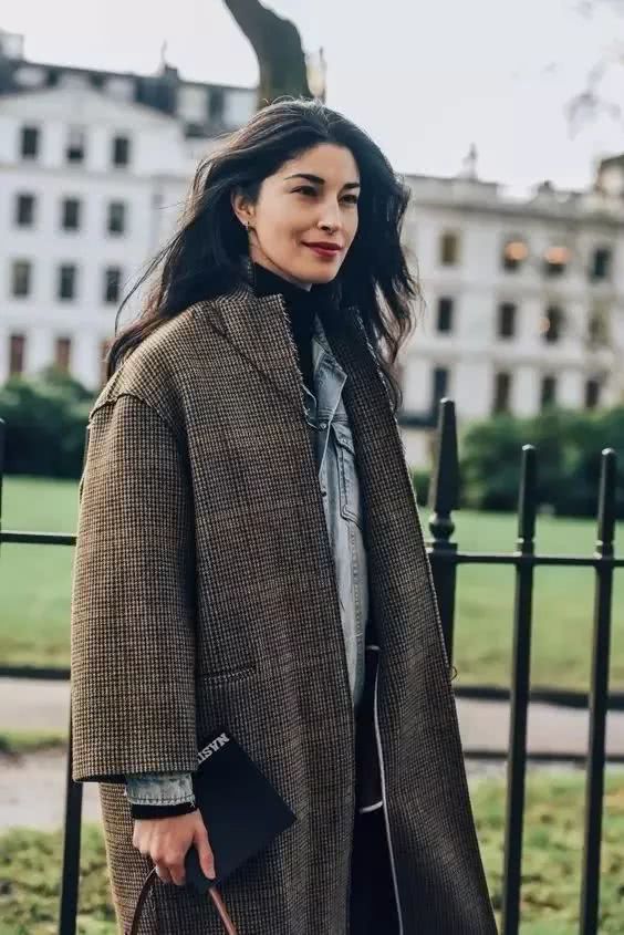 大衣里面穿外套才是真时髦!