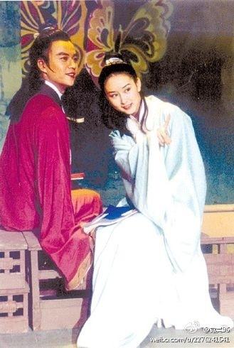 中戏96班6同学重聚：四大金花颜值爆表，两个男生却都长残了