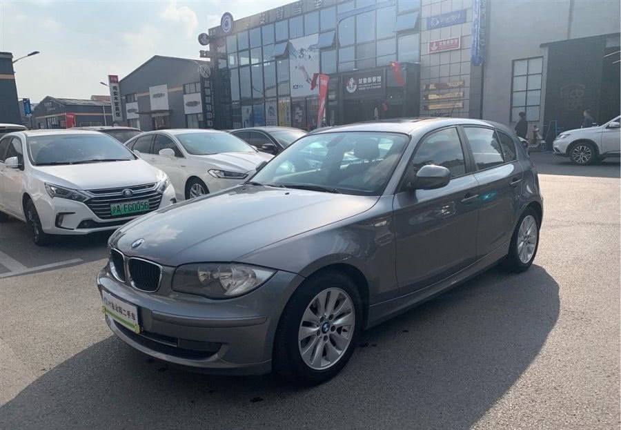 在二手车交易市场上买二手车需要注意什么