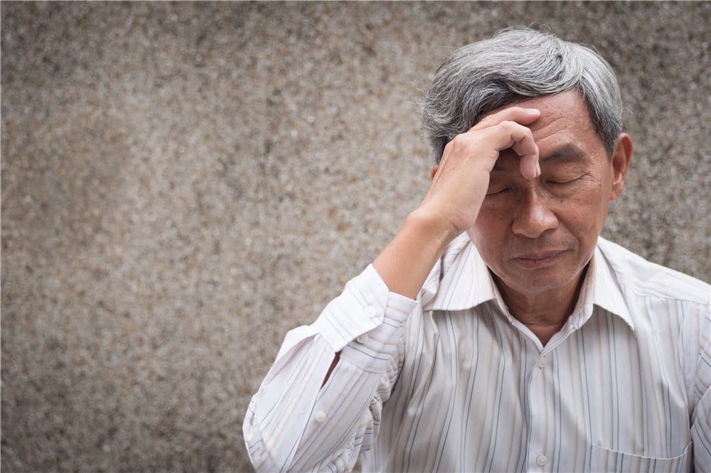 帕金森病不等于老年痴呆!一个先手抖,一个先记忆力下降