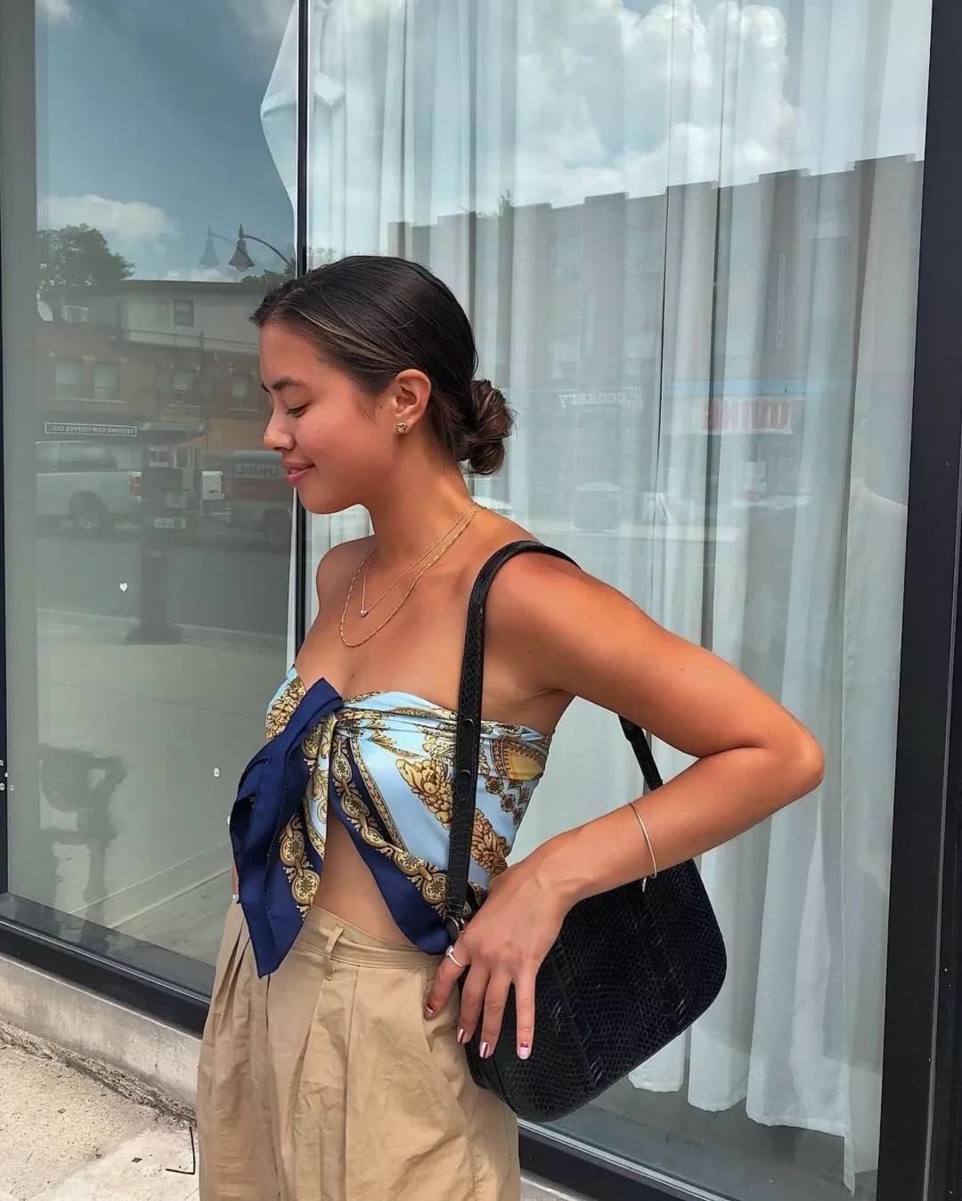 丝巾做衣服的多种穿法教程（丝巾做衣服的多种穿法）-第2张图片-潮百科