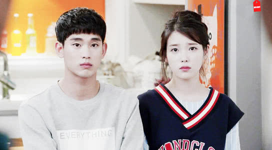 金秀贤与女主角iu曾经在韩剧《制作人》中是一对cp