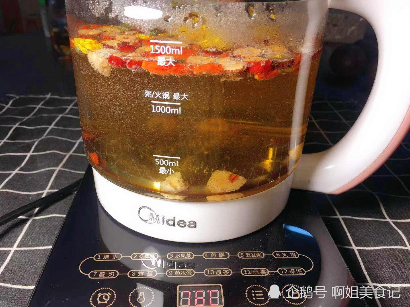 春节期间女人别忘了喝这养生茶,甘醇清香,常喝面色红润气色好