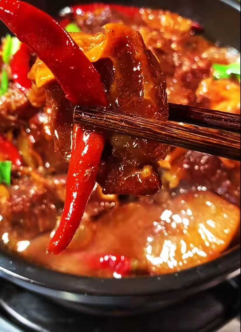 如果你做的牛腩不烂还塞牙的话那就学学这道黄焖牛肉的教程吧