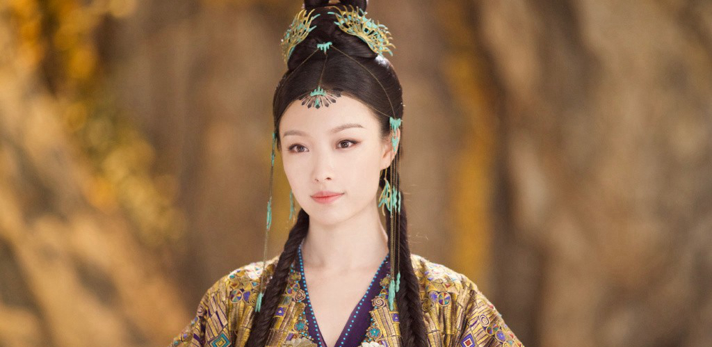 倪妮《宸汐缘》唯美古装剧照,端庄大气