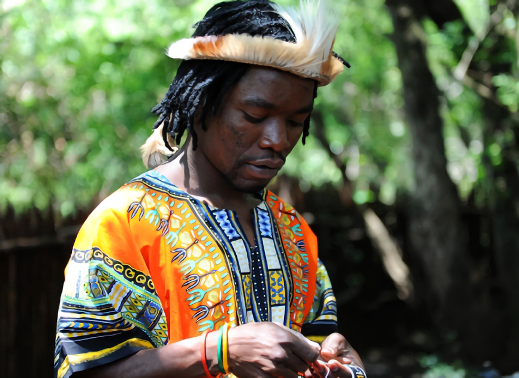 非洲那么晒,为何进化的是吸热的黑色人种?不应该是越白越抗晒?