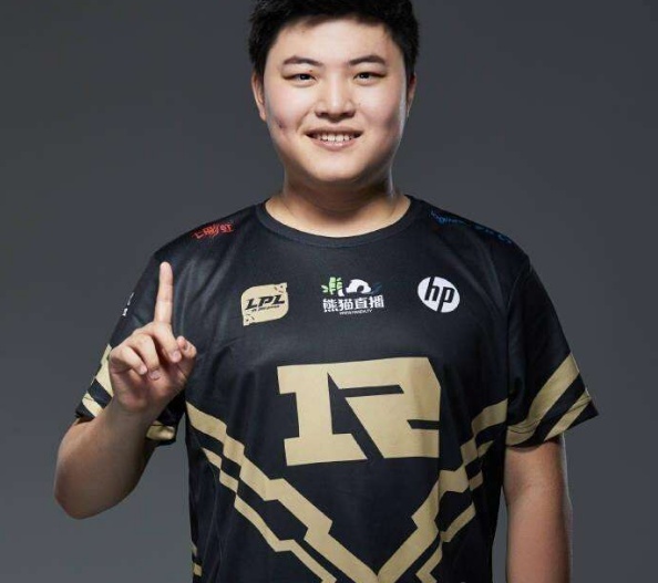 uzi突然透露rng转会消息,网友:这是一种信念,靠同一类型的选手夺冠