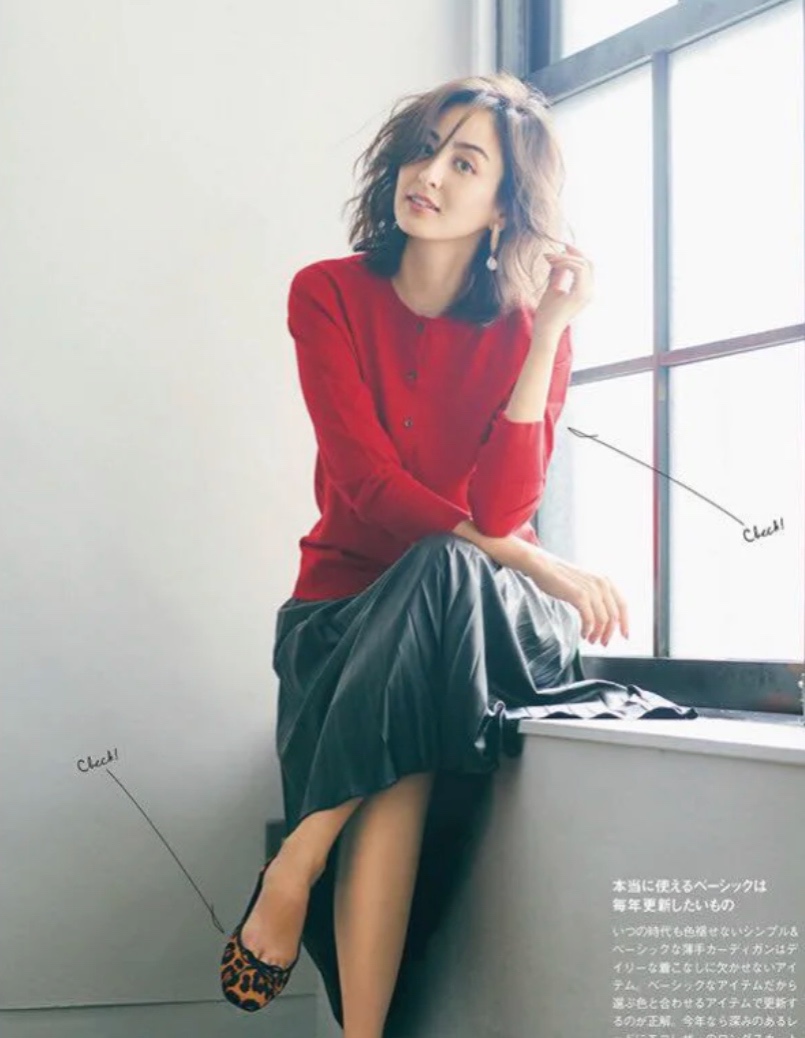 ���괩ʲô���׺ÿ�?���Ǻ�ɫ������Ӧ�� �������ȹ ʱ���ֿ���