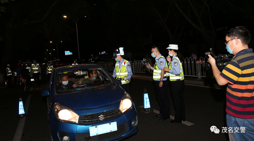 茂名交警开展第二次全省周末夜查统一行动
