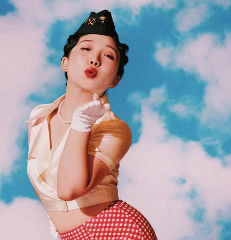有种"羡慕"叫辣目洋子复古造型,看到围裙造型,都能当裙子穿?
