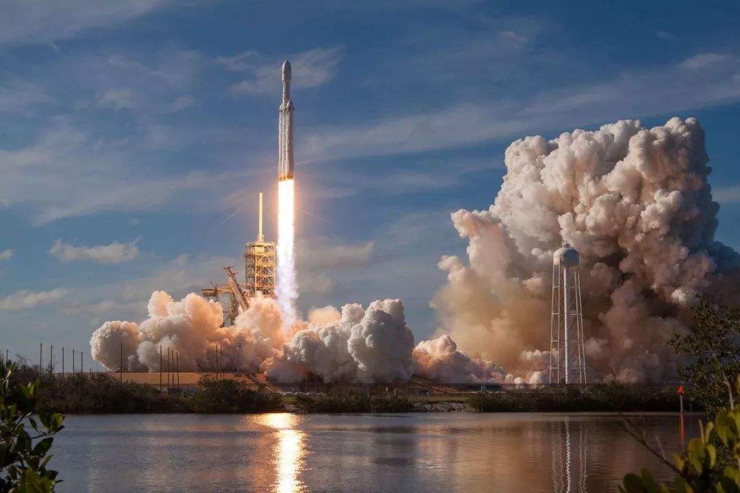 spacex"龙"飞船首次载人航天发射成功,只是美国航天落日的余晖