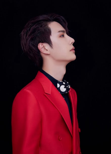 王一博眼妆一览,第一次发现男生画妆可以这么a