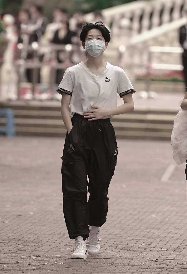 刘梦终于对"短裙"下手了,本以为会成女装大佬,不料却像美少女