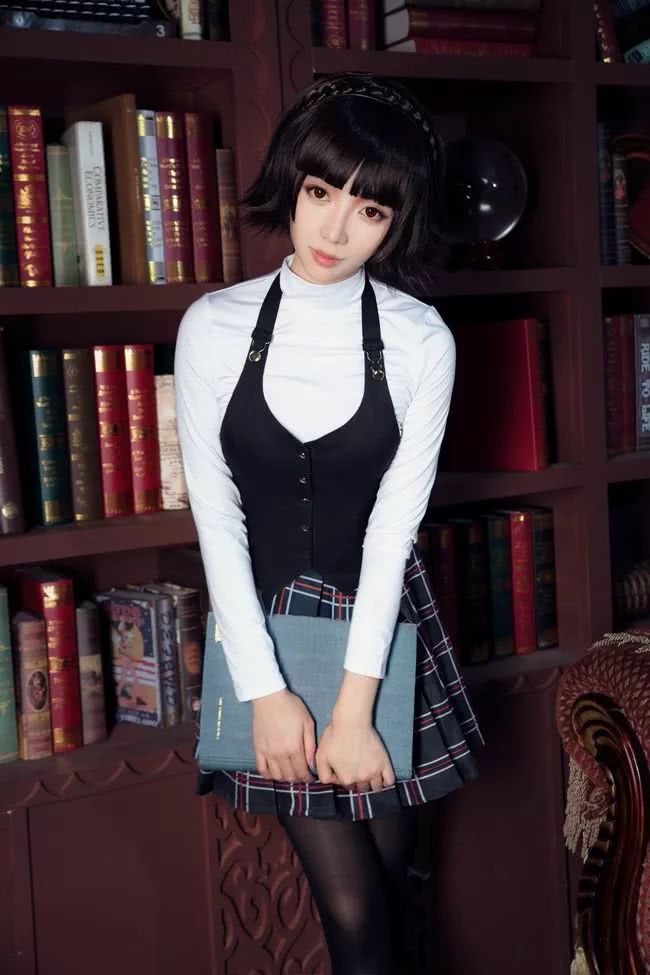 《女神异闻录5》新岛真cos 惊艳的校服