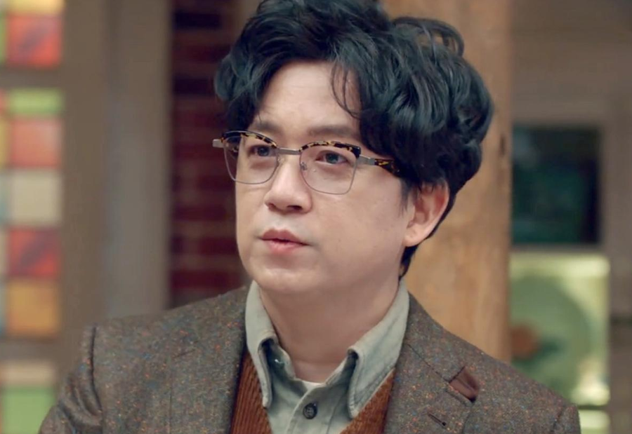 潘粤明变萌叔,被指油腻发福身材管理不到位,扮演教授儒雅又毒舌