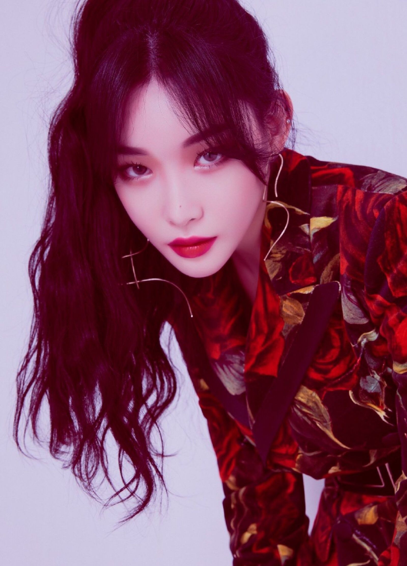 韩国solo女歌手金请夏强势回归!我姐抓镜头堪称一绝啊!