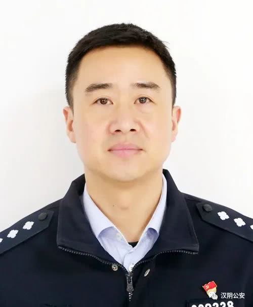 他就是汉阴公安局局党委委员,治安大队长李东,也是此次疫情防控阻击战