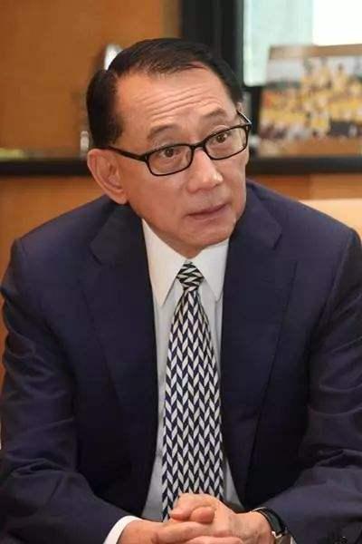 风流的杨受成,自曝婚内出轨女艺人,77岁事业有成却孤身一人