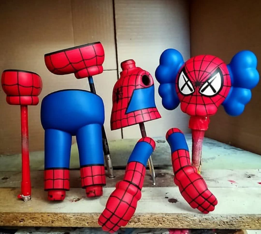 改造kaws,futura等潮流艺术家玩具,西班牙潮玩客制师