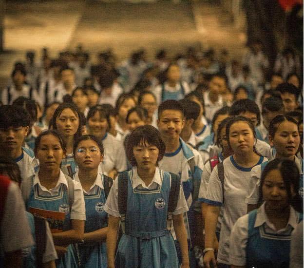 《少年的你》:浅析"缺席的父亲"对青春期孩子的影响