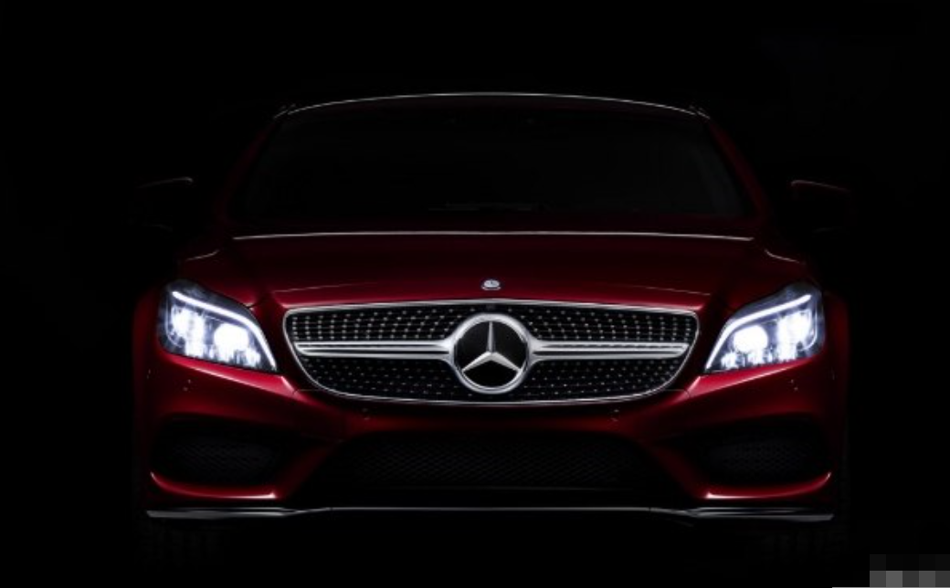 百万奔驰换到高仿车灯,车主亮出身份后,商家:真倒霉