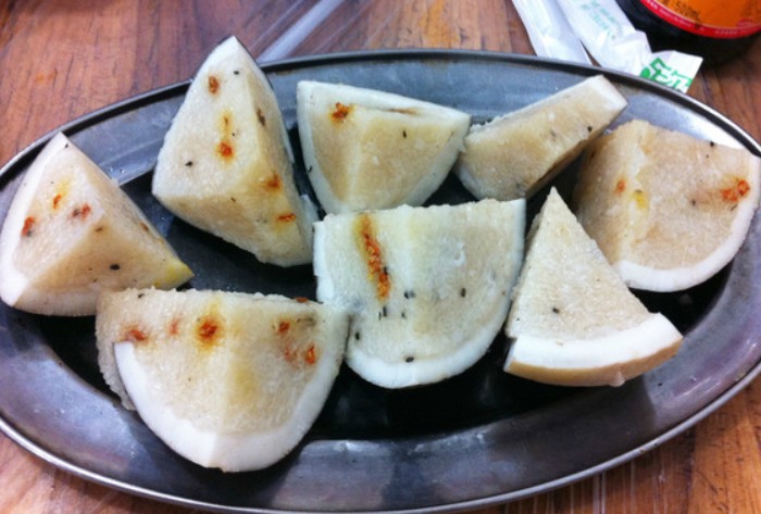 "椰子饭"又名椰子船,属于海南菜.椰子营