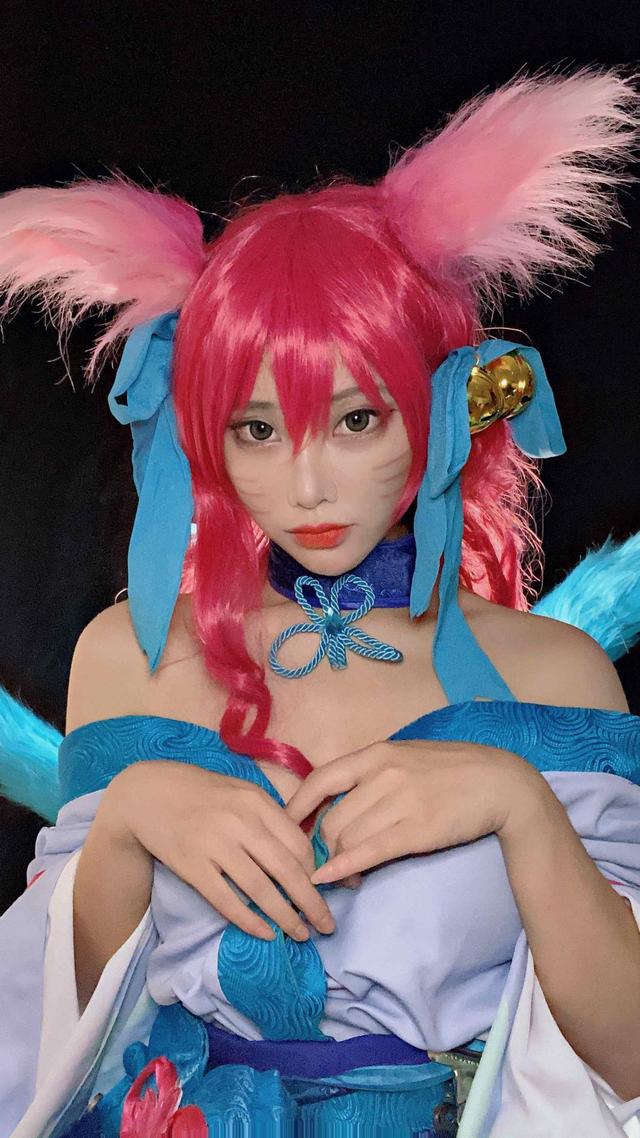 狐狸酱cos阿狸新皮肤,身材不输腐团儿