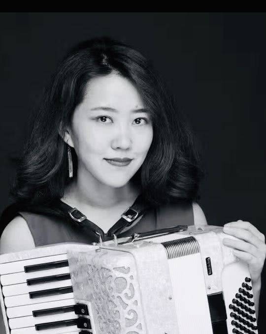 《哺乳》 作者:蒲倩 诵读:王卉