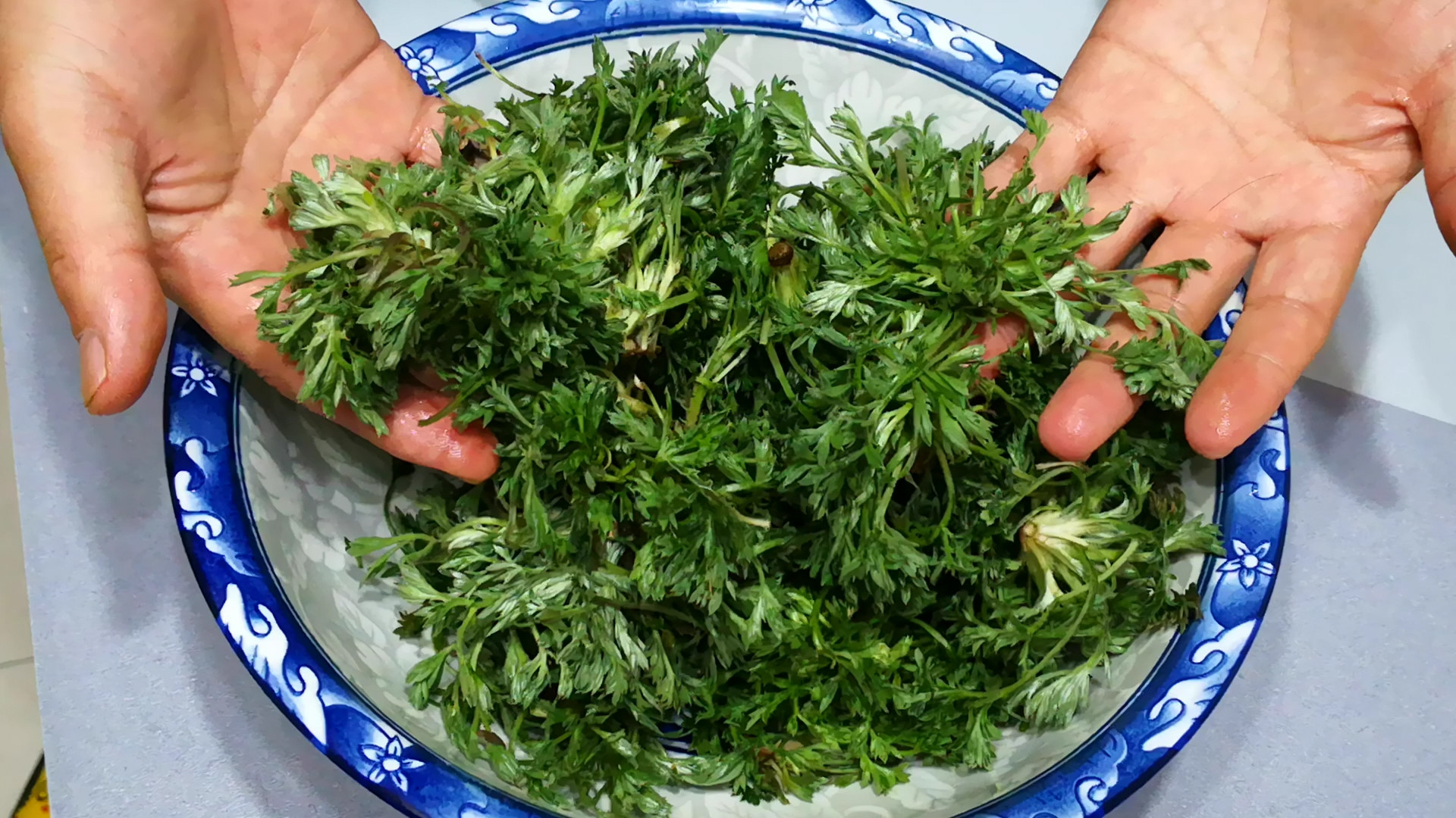 春天,此菜正当季,鲜美营养高,经常上火吃一点,蒸一蒸吃最香!