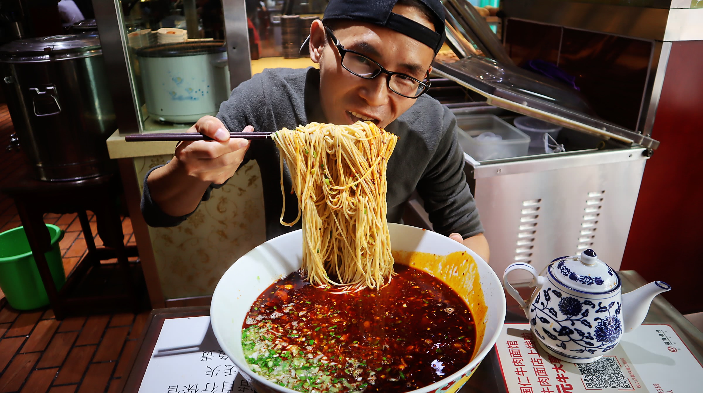 兰州最贵牛肉面,50块钱一盆,我吃到一块肉!