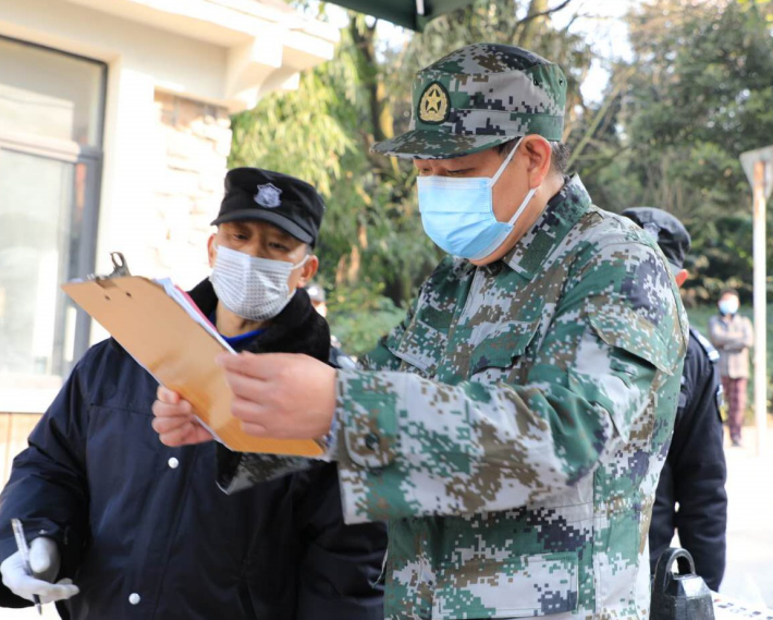 鸳鸯街道:"迷彩"主任的铁血抗"疫"