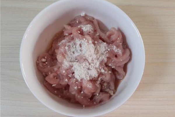 青椒,青椒炒肉,辣椒炒肉,生粉,腌肉,淀粉