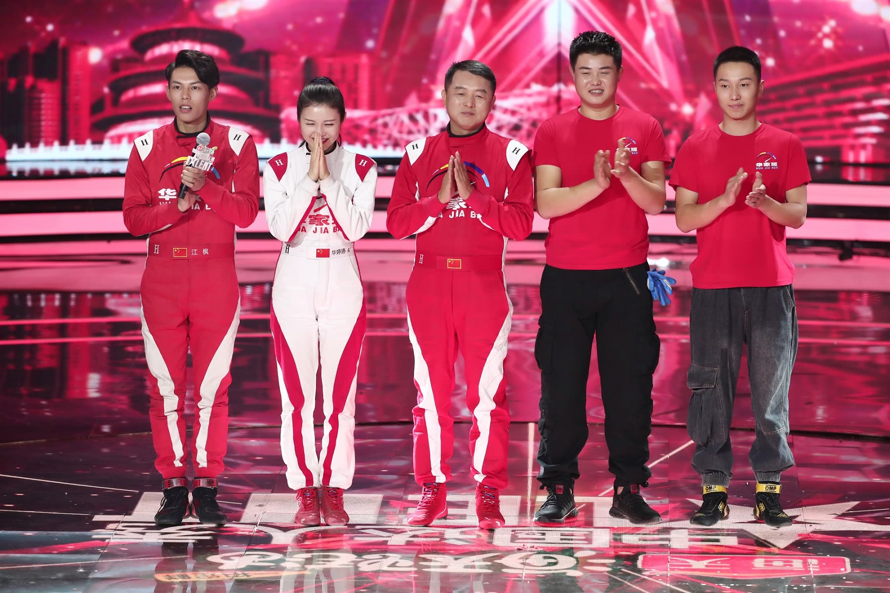 第六季《中国达人秀》温暖收官 无人机表演荣膺年度达人