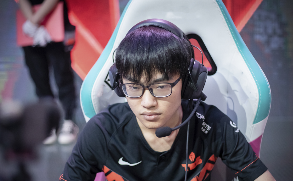 lpl夏季赛:knight对阵fofo,tes冲击五连胜