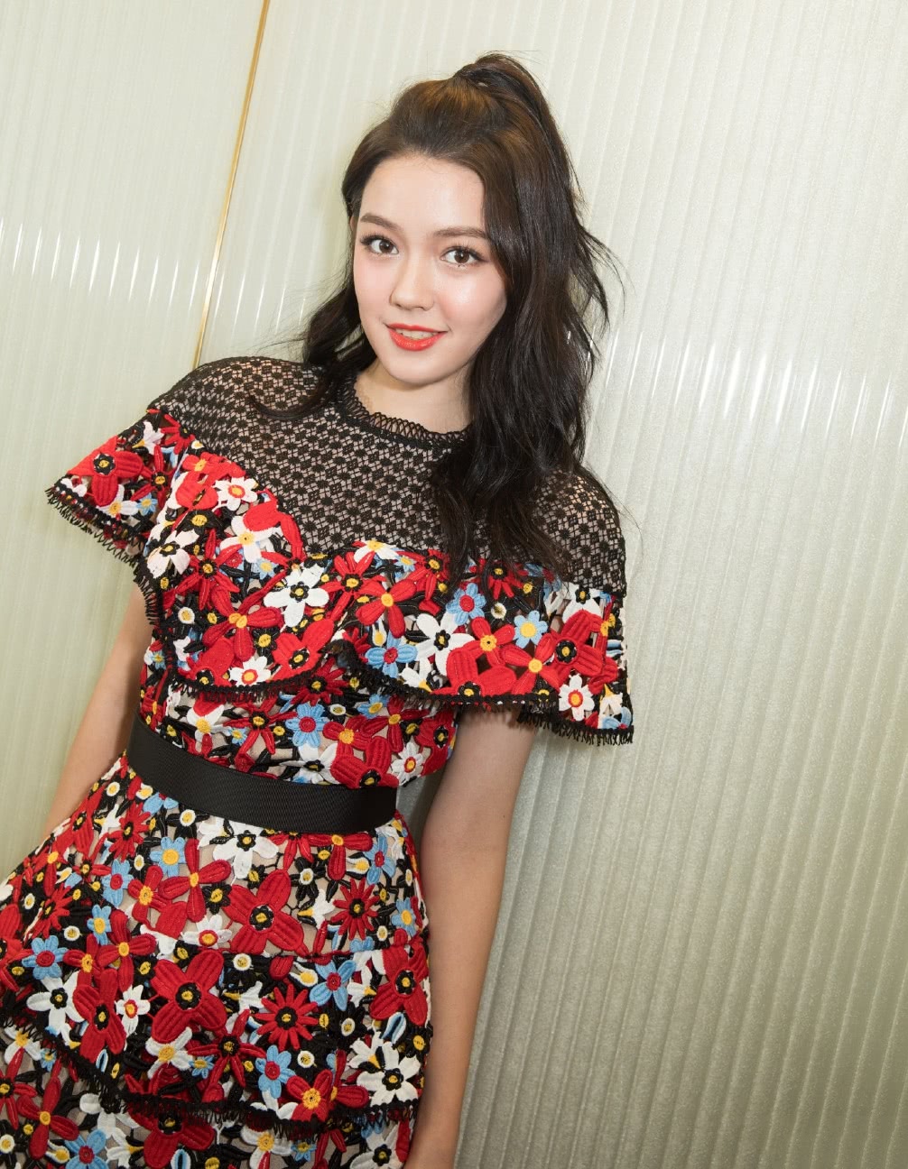 李诗颖性感时尚写真,造型利落,充满都市感!