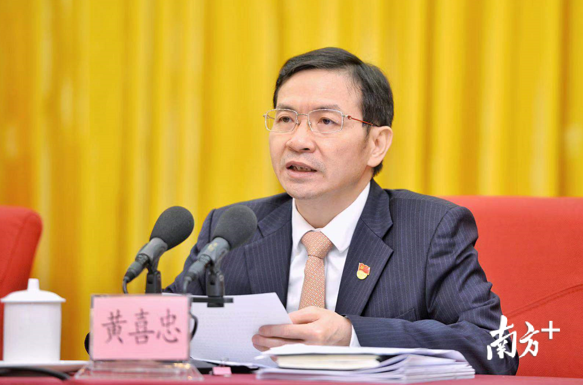 清远市委七届九次全会上,清远市市长黄喜忠就经济工作作专题讲话,回顾