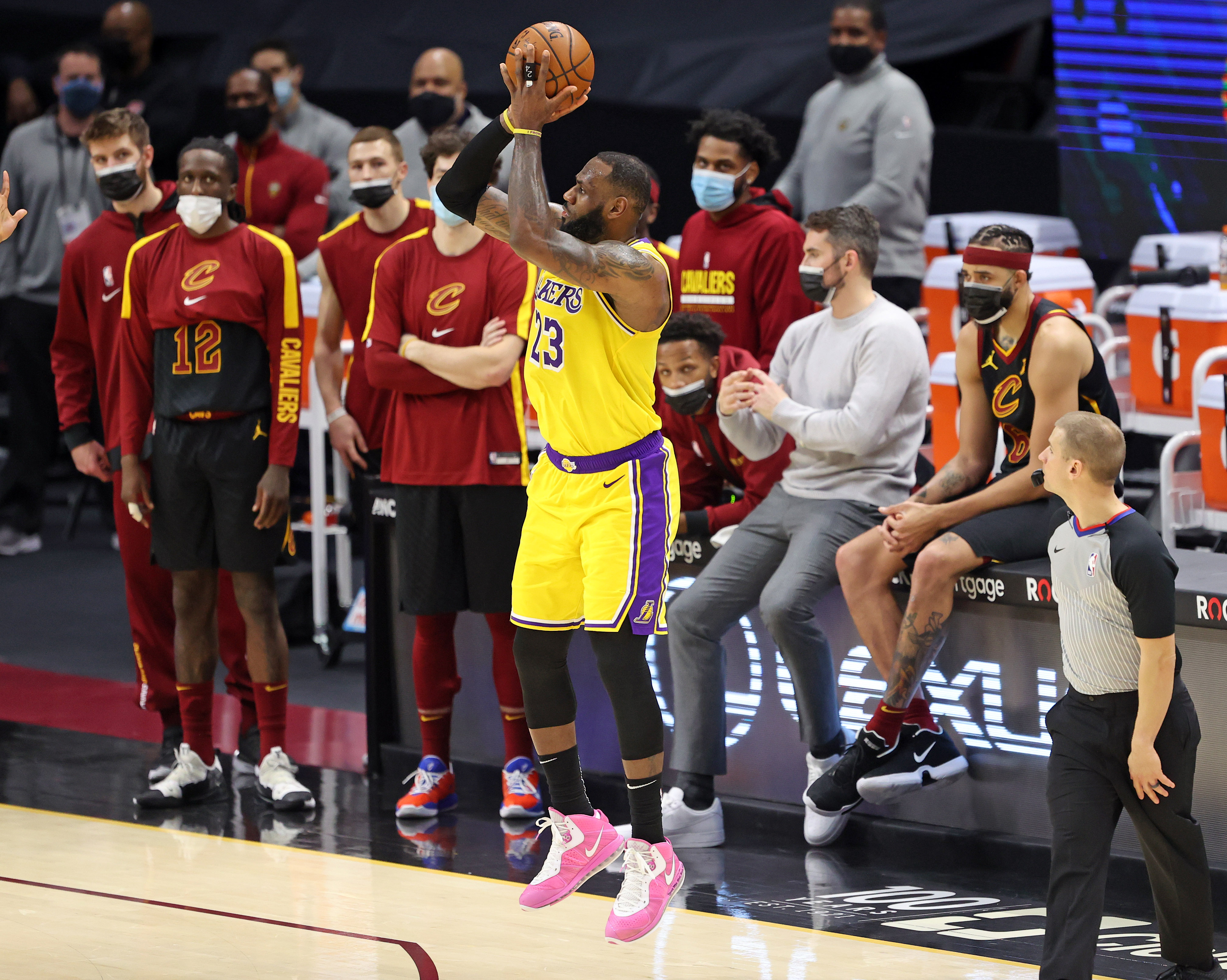 哈登获赛季个人第10个三双|现役球员最高分对比:杜兰特55分,欧文60分,哈登61分,詹姆斯