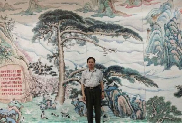 铁干虬枝，雄姿苍拙——著名画家周经纬以《迎客松》喻中华民族浩然之风骨