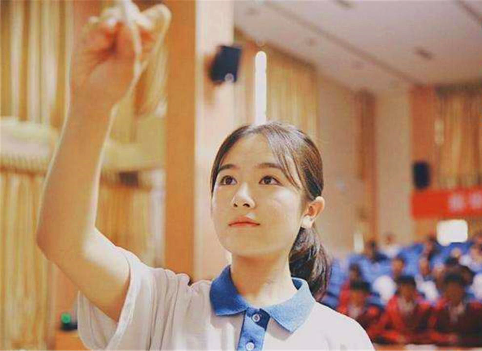 同桌的婚纱小说下载_同桌图片(3)