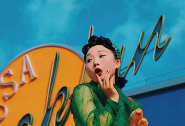 于正夸辣目洋子倾国倾城,神似邓丽君,你怎么看?