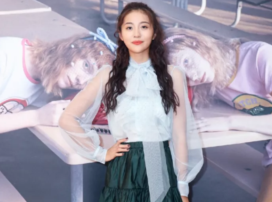 有一种"发育过猛"叫咖喱酱,身穿紧身吊带秀健美照,这身材怕是被天使吻