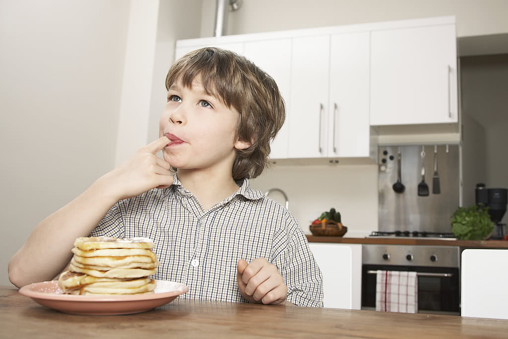 经常吮吸大拇指的孩子,长大后多半面临这两种结局,爸妈别大意