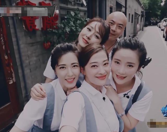 中戏96班6同学重聚：四大金花颜值爆表，两个男生却都长残了