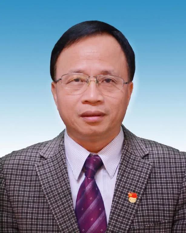 免去郭新春的赣南师范大学副校长职务