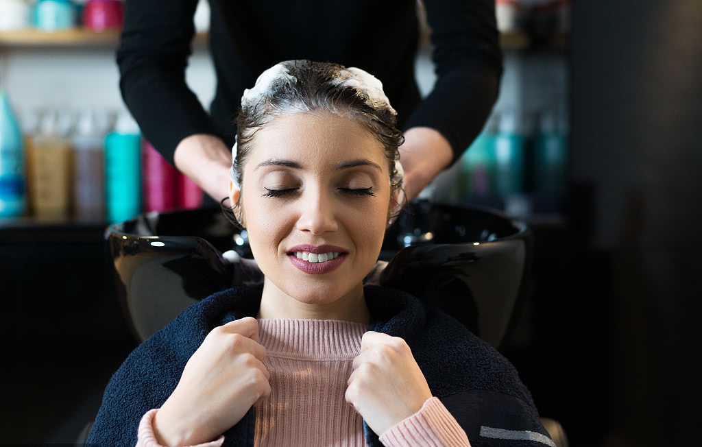 坐月子期间,是否能洗头呢?新手妈妈应该注意什么,你都知道吗?