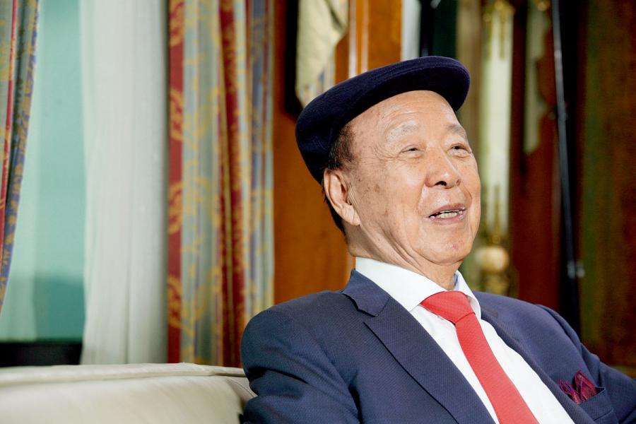 香港隐形千亿富豪,91岁身价比肩李嘉诚,平均每五秒就能挣一辆兰博基尼