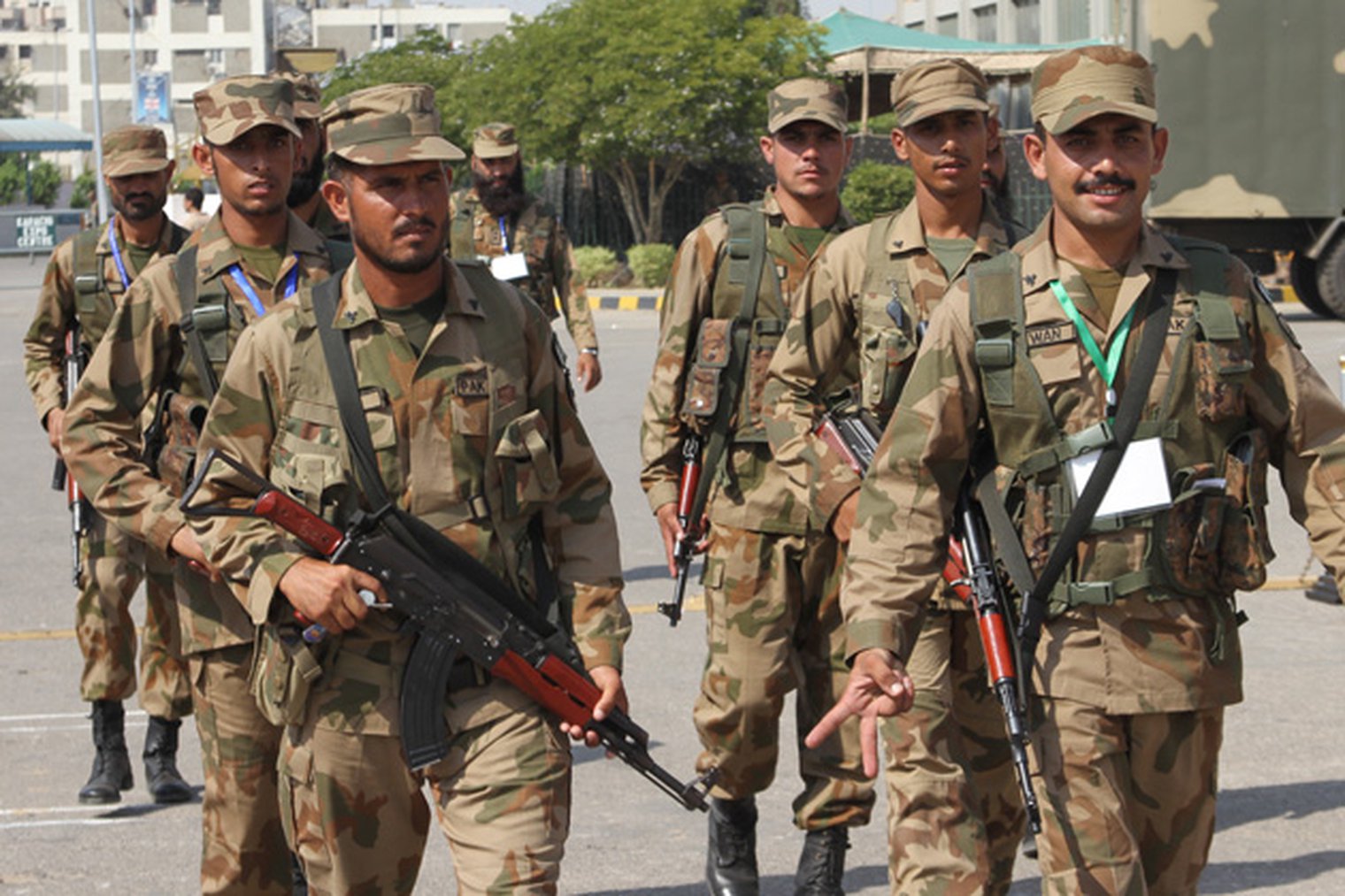 巴铁购8万发国产钢芯弹,派大批精锐潜入印度,印军:局势恶化