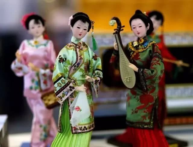 每当我们谈及"娃娃","人偶"时,脑海里浮现的都是国外制品,殊不知,咱们